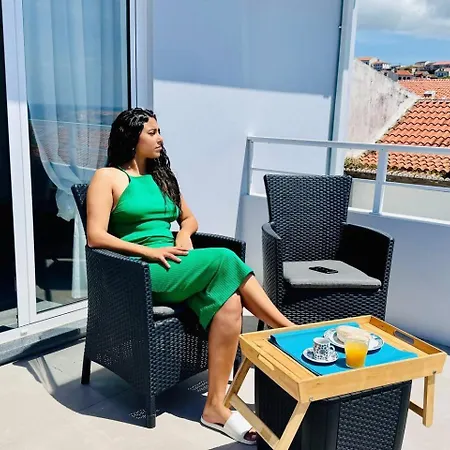 House By Pontanegraazores * アングラ・ド・エロイーズモ