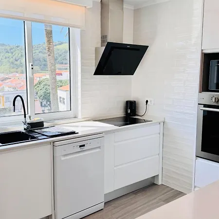 House By Pontanegraazores * アングラ・ド・エロイーズモ