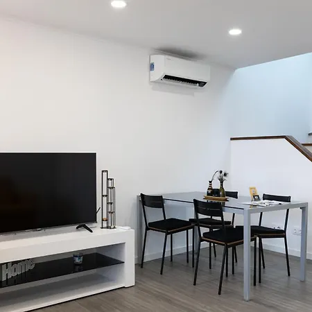 House By Pontanegraazores Apartman