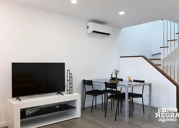 House By Pontanegraazores Apartman