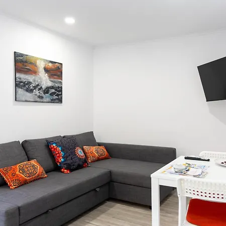 House By Pontanegraazores * アングラ・ド・エロイーズモ